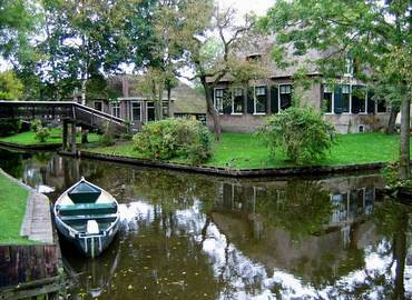 Varen door de Wieden en bezoek Giethoorn