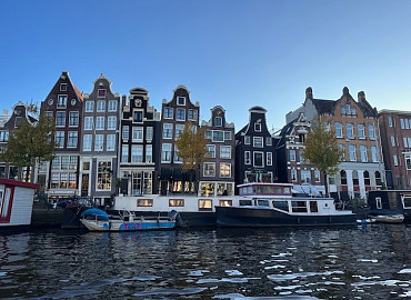 Varen met frietje en flaneren op de boulevard