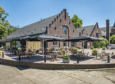 Rozen en lunchen in de Abdij