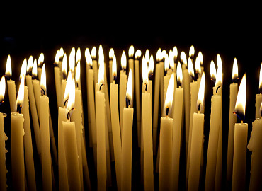 Kaarsen in de abdij van Egmond