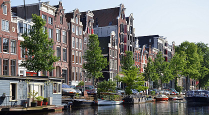 Varen met frietje en flaneren op de boulevard