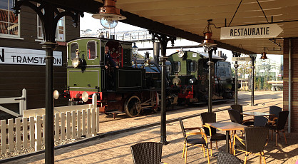 Historische stroomtram en weversmarkt Hoorn